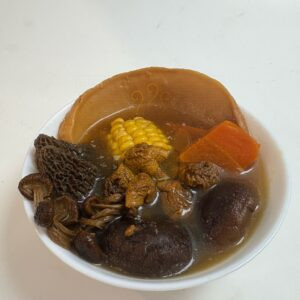 羊肚菌姬松茸茶樹菇蟲草花螺片湯